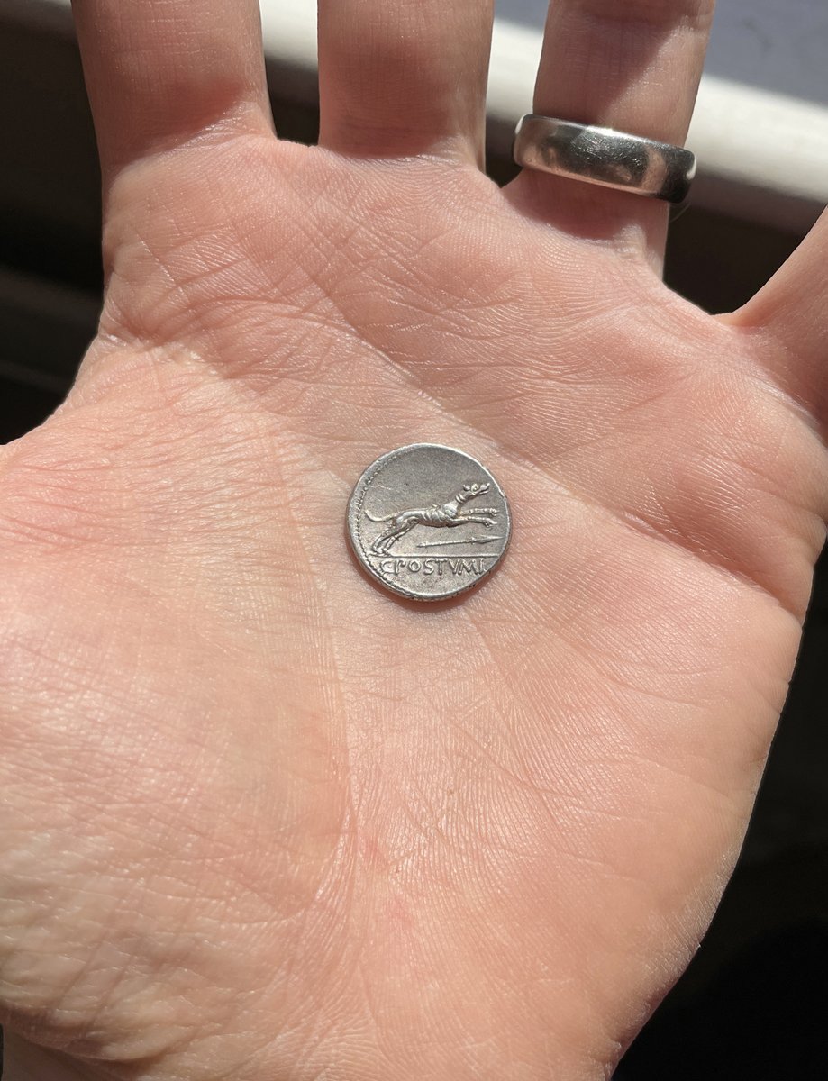 OptimoPrincipi's tweet photo. The coin in hand. As this denarius was being minted in 74 BC, a 25-year-old Julius Caesar had been captured and held hostage by Cilician pirates and a Thracian gladiator named Spartacus was preparing to break out of his training school in Capua. 🤯 {END} https://t.co/6zhdEd2IVa