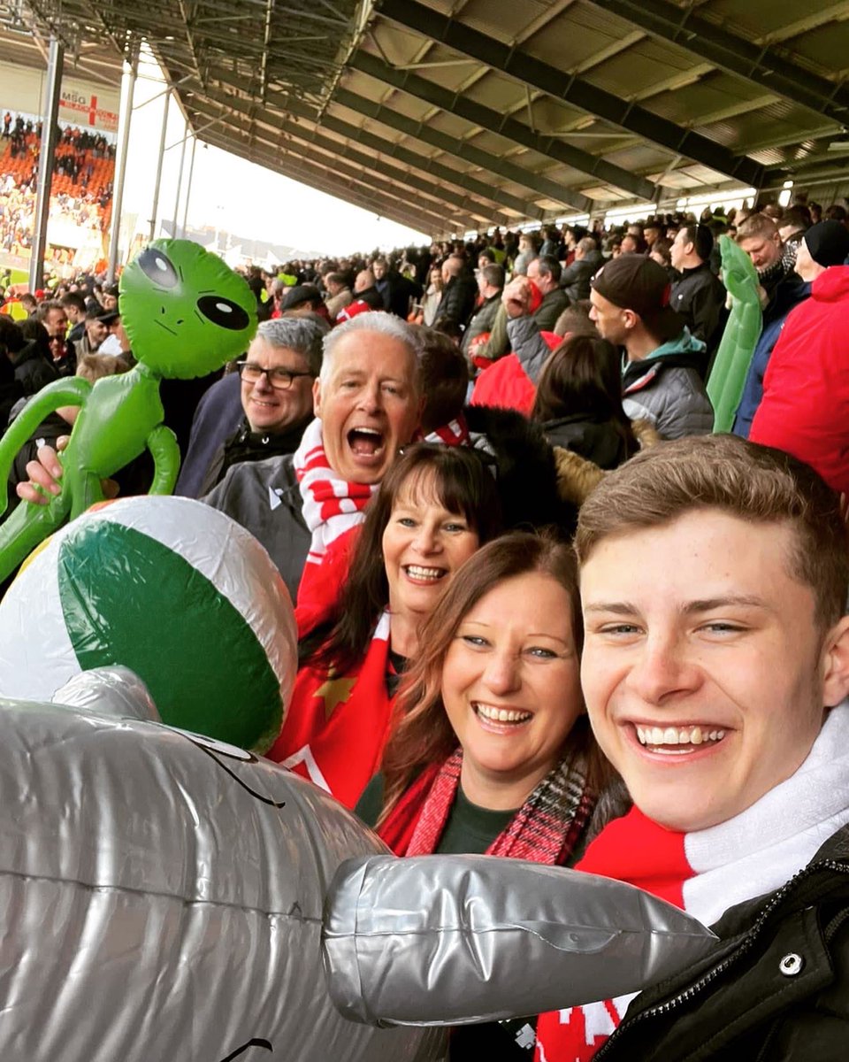 maxdhayes's tweet photo. #InflatableArmy 
Video out later tonight. You Reds @foxy219 @astbury_dave @cw_nffc1979 https://t.co/1V32h7uz0M