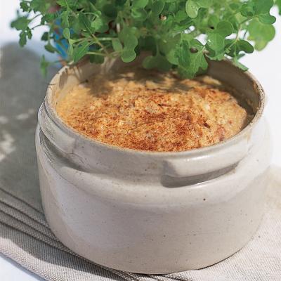 DeliaOnline's tweet photo. Plan ahead for Easter - our April Menu of the Month: English Potted Crab, Roast Chicken with Apple, Sage and Onion Stuffing, Cranberry and Sage and Chicken-giblet Gravy and Hot Chocolate Fudge Sundae https://t.co/yikMHC8hoZ #menuofthemonth #threecourses #cookingforeaster#recipes https://t.co/35hi1pX2Y2