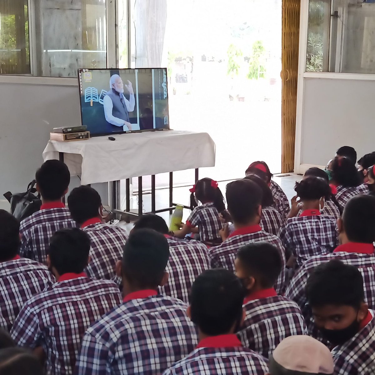 bilaaspur's tweet image. Students,teachers and parents watching Pariksha pe Charcha
#PPC2020 
#ExamWarriors
@dpradhanbjp 
@Annapurna4BJP 
@Drsubhassarkar 
@EduMinOfIndia 
@KVS_HQ 
@RanjanRajkuma11 
@RaipurRo