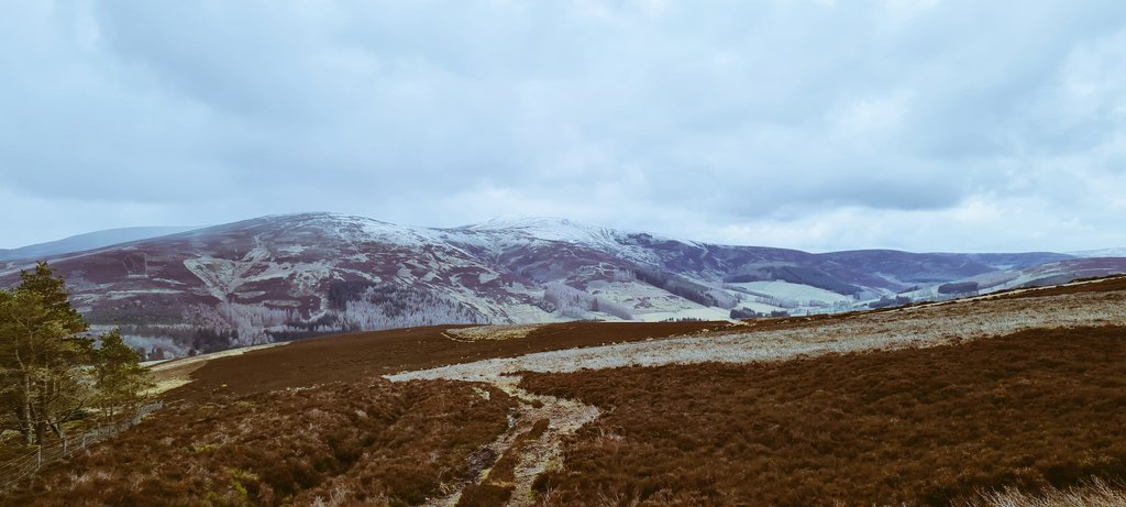 SPophamDesign's tweet photo. Great walk up from Glen Prosen and along towards Airlie Monument managed to avoid the snow shower #Aprilweather #coldwalk #Anguswalks https://t.co/wzuNht87xj
