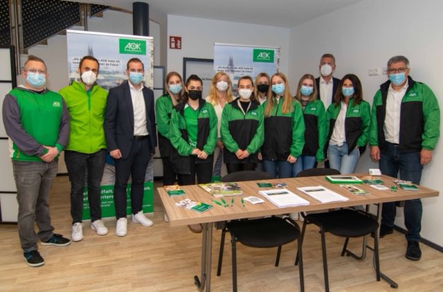 HeikoJansen10's tweet photo. Ein großes Dankeschön noch an unser Team rund um die #AOK #Azubimesse Education und die gut 30 Partnerfirmen! Ein voller Erfolg! @AOKRH #WirTunMehr #Ausbildung #team #Heinsberg @kreisheinsberg https://t.co/oqCfhHPa8r