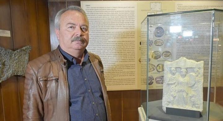 İzmir Arkeoloji Müzesi Müdürlüğü tarafından hayata geçirilen '12 Ay, 12 Sergi' projesiyle müze envanterine kayıtlı olup, daha önce sergiye çıkarılmamaış eserler, ziyaretçilerle buluşturmaya devam ediyor.