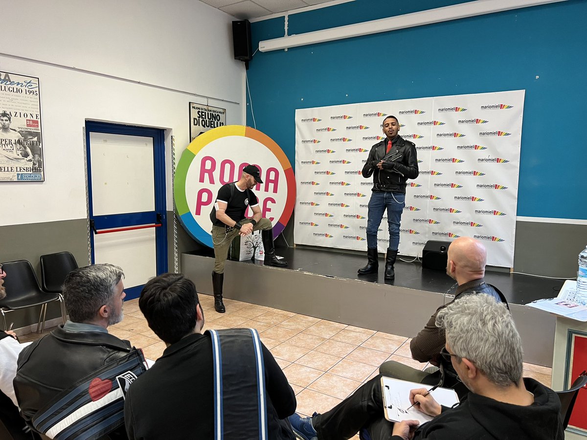 LeatherClubRoma's tweet photo. I candidati scaldano i motori: momento interviste con la favolosa giuria del concorso!
Ci vediamo stasera a partire dalle 23, allo SkyLine per l’elezione di #MisterLeatherItalia 2022
Non mancate!
#StrongerTogether @ #MLI22 💙❤️🖤 https://t.co/V3fvj4uBuF