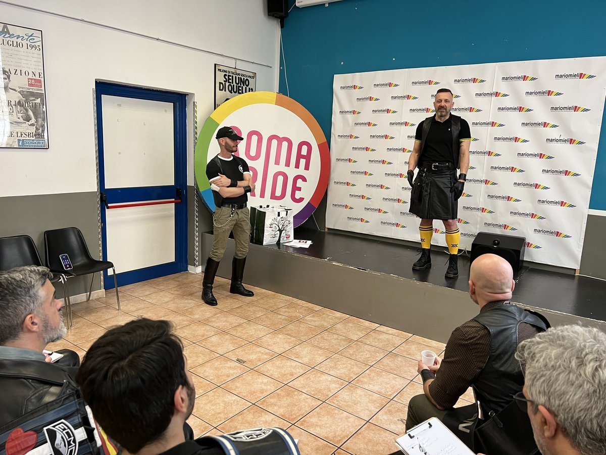 LeatherClubRoma's tweet photo. I candidati scaldano i motori: momento interviste con la favolosa giuria del concorso!
Ci vediamo stasera a partire dalle 23, allo SkyLine per l’elezione di #MisterLeatherItalia 2022
Non mancate!
#StrongerTogether @ #MLI22 💙❤️🖤 https://t.co/V3fvj4uBuF