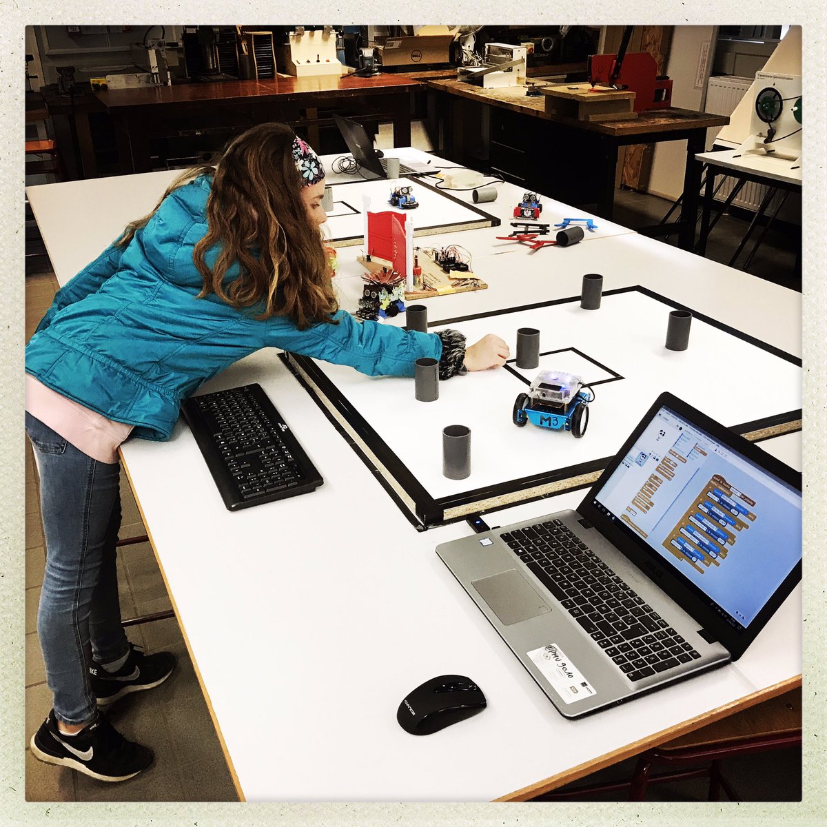 CGalinet's tweet photo. Pour les Portes Ouvertes du collège #Galinetblain, tout le monde est sur le pont! #JPO #mediationparlespairs #classeculturellenumerique #ErasmusPlus #robotique #bienêtre ☀️ https://t.co/Ll20lWVC1r