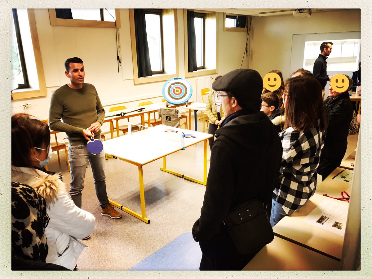 CGalinet's tweet photo. Pour les Portes Ouvertes du collège #Galinetblain, tout le monde est sur le pont! #JPO #mediationparlespairs #classeculturellenumerique #ErasmusPlus #robotique #bienêtre ☀️ https://t.co/Ll20lWVC1r