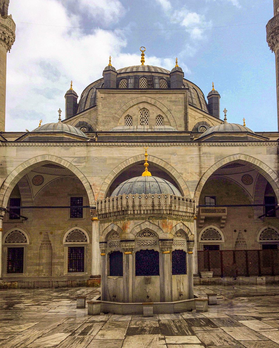 Ramazanın Hayrı ve Bereketi Üzerimizde Olsun🥰
~Hoşgeldin Ya Şerif-i Ramazan 🌙
#Ramazan #RamadanMubarak #ValideiCedidCamii