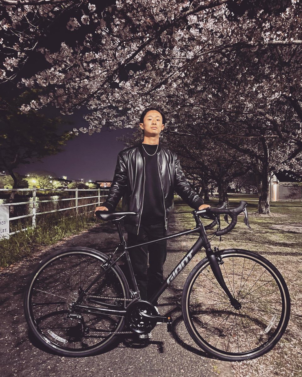 contend_mcn's tweet photo. 友達が納車しましたァ(㊗'ヮ'㊗)
地元に初の同士が出来て良きです🙆♀️
#ロードバイク納車
#ロードバイク乗りと繋がりたい
#escapedrop
#contend2
#giantbikes https://t.co/C5SY1vxpTz