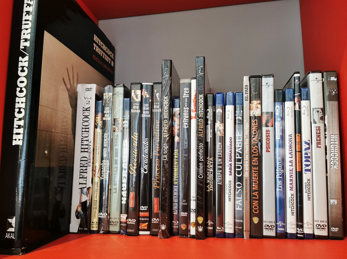 El siguiente hilo es mi homenaje al formato físico. Llevo años coleccionando películas y las he ordenado por directores. Algunas aún incompletas por la extensa obra de sus autores. Pero aún así son un buen resumen de sus filmografias. Empezamos con Sir Alfred Hitchcock 👇👇