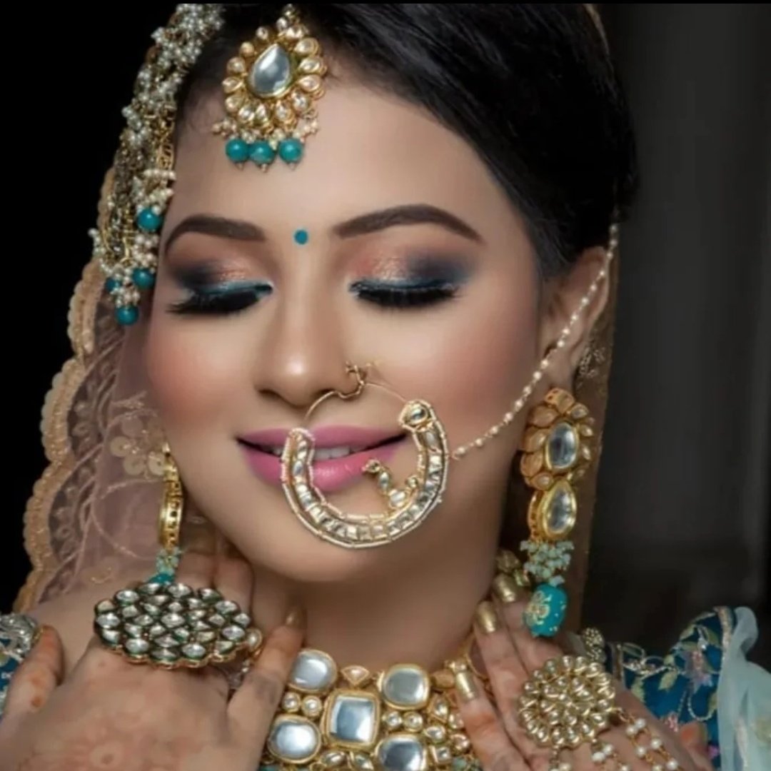 olreadydotin's tweet photo. The eye makeup definitely steals the show ๐โจ
Mua : @makeupshakeup
.
.
.
.
#olready #makeuplooks #subtlemakeup #brideoftheday #bridalmakeupartist #bridesofindia #bridesofinstagram #bridalmakeover https://t.co/wk9ofJK1ZN