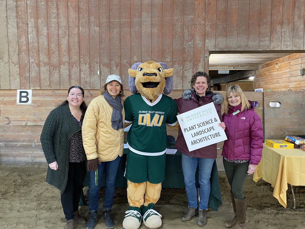 CarlaGarzon7's tweet photo. We had a fantastic #GreenAndGold Day welcoming our new students. It was also a great day for a golf cart ride across our farm with Cesar and @DelVal’s #RAMbassadors!  #PlantScience #Horticulture https://t.co/F6EaT10CRY