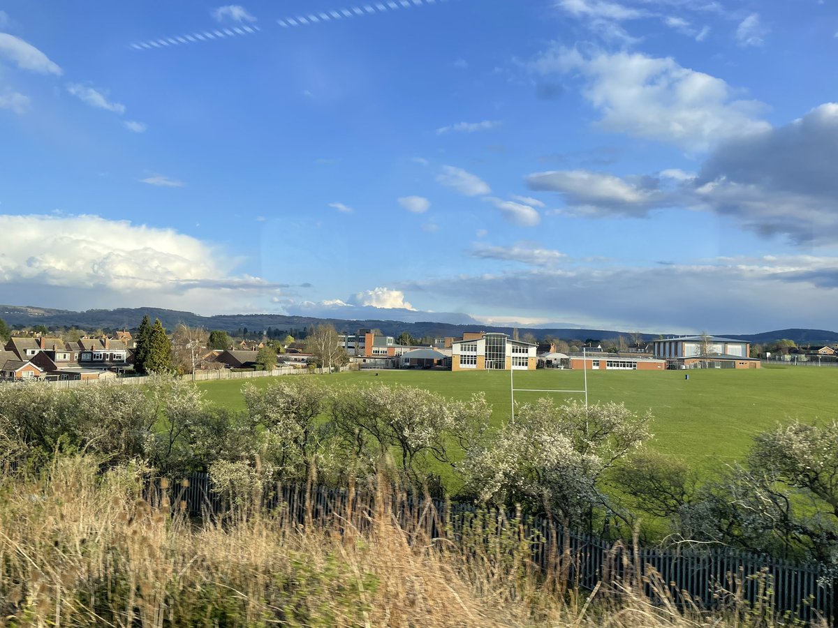 gamalpiano's tweet photo. Thank you to @cheltmusicsoc for hosting @AmyRoberts120 and me today! We loved playing rep by @amybryce @gstevensonmusic @dan_kidane Helen Grime, John Woolrich, RRB and Messiaen. Lovely view from the 🚂 too 😍@FM_Fortissimo https://t.co/acPrsRHukR