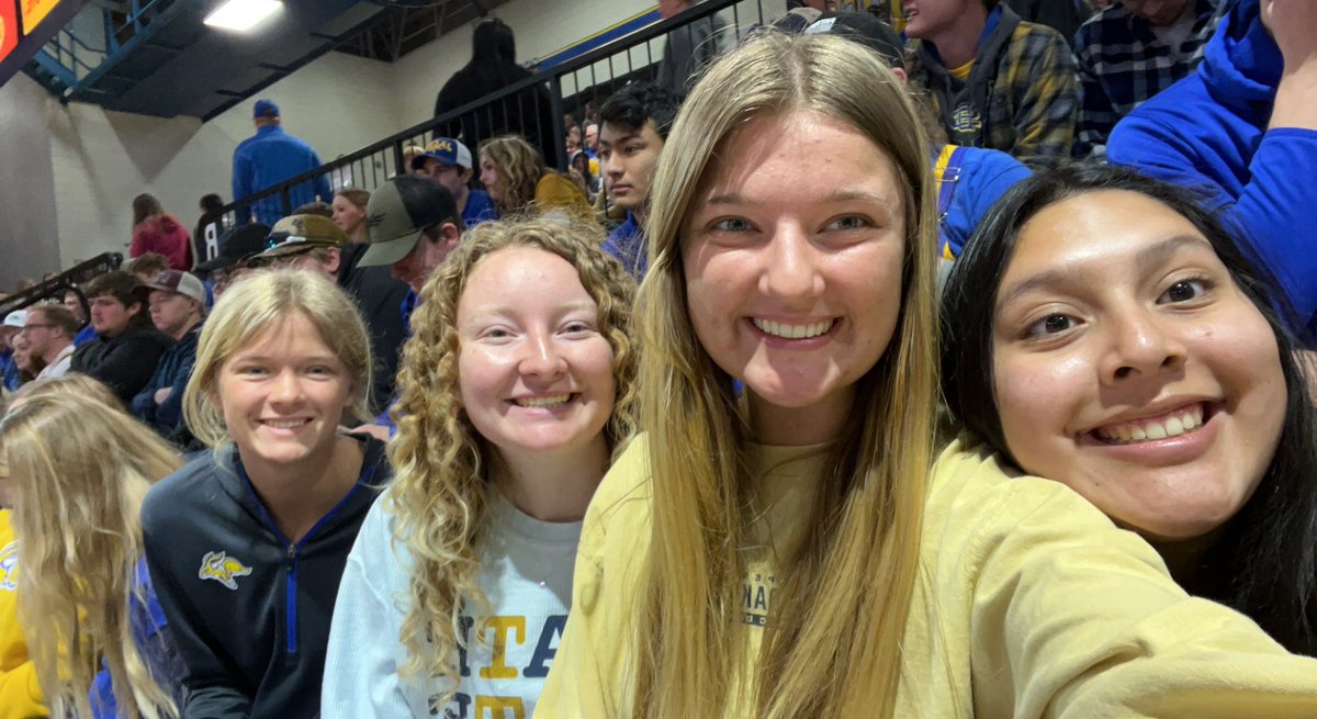 trinjo2002's tweet photo. GAME DAY! #GoJacks https://t.co/E0sOVLIlyt