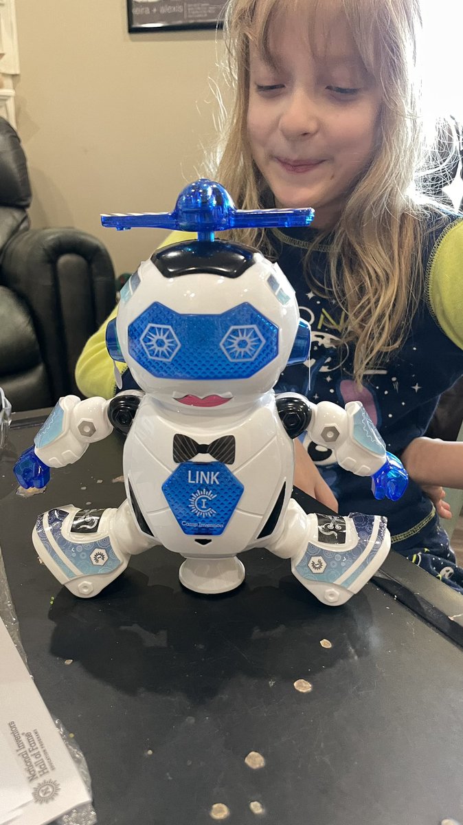 keiffer6's tweet photo. Squirrel Sandstorm 4 (Keira) and Dragonfly Sandstorm 3 (Alexis) had fun with Link in learning about the principles of flight, @InventorsHOF.

They can’t wait until camp this Summer

#CampInvention #FlightLab https://t.co/nluid6YWXU