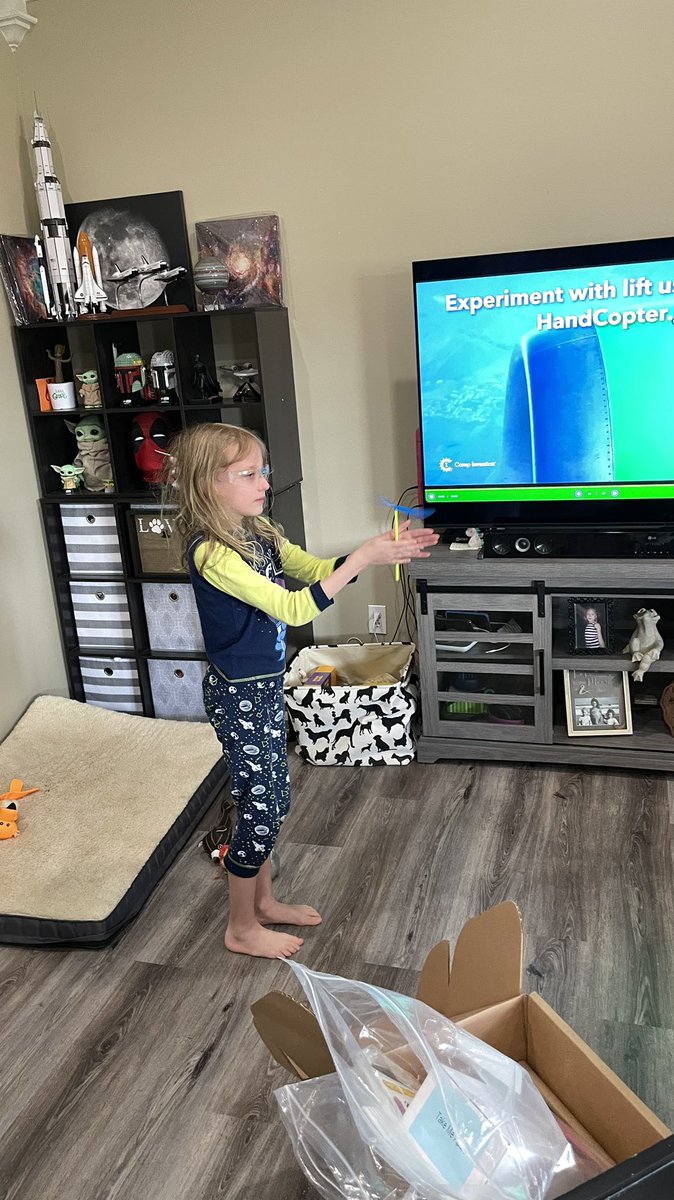 keiffer6's tweet photo. Squirrel Sandstorm 4 (Keira) and Dragonfly Sandstorm 3 (Alexis) had fun with Link in learning about the principles of flight, @InventorsHOF.

They can’t wait until camp this Summer

#CampInvention #FlightLab https://t.co/nluid6YWXU
