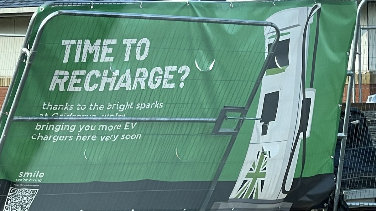 norfolkmustard's tweet photo. @electricfelix @ElecHighway #ReadingServices not much change, but there are two signs I haven’t seen them use before https://t.co/YBhM2Pytyc