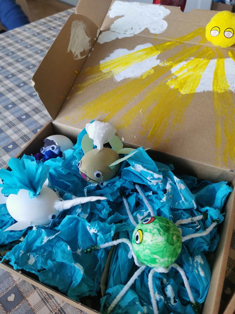 kelsey_simon's tweet photo. Chickens and children hard at work laying and decorating Easter Eggs @wearenewington @NA_dolphins @114ColtmanSt https://t.co/moT552DMGg