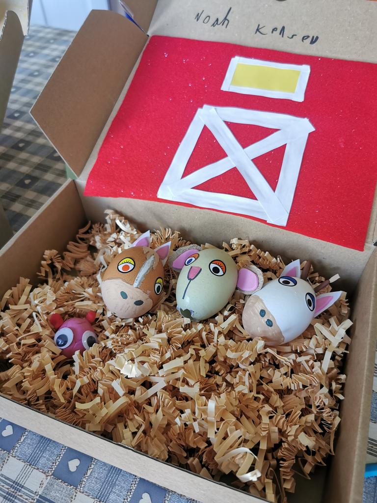 kelsey_simon's tweet photo. Chickens and children hard at work laying and decorating Easter Eggs @wearenewington @NA_dolphins @114ColtmanSt https://t.co/moT552DMGg