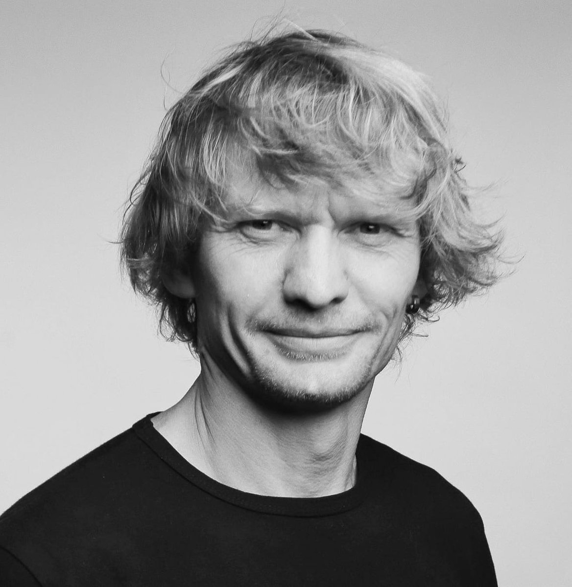 BilancieriNews's tweet photo. Another sad day for the news media community, Photojournalist 🇺🇦 Maks Levin was found dead near Kyiv, he went missing  3 weeks ago while documenting the war, He is survived by his wife and 4 sons. https://t.co/dnVlkWqXhK
