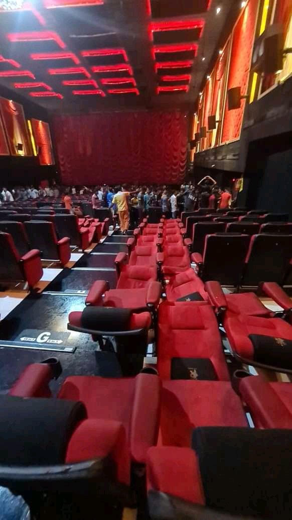 Demigod0006's tweet photo. @RamCinemas Muthal நாள் உனக்கு வர வசூல் வச்சி தியேட்டரே கட்டலாம் பிசுக்கோத்து சேர் தானே தெறிக்க விடு சிதற விடு 💥💥💥
இன்ஸ்ட��ல கதறி அழு 😭😭😭
#Peest https://t.co/nDVAHC99wK