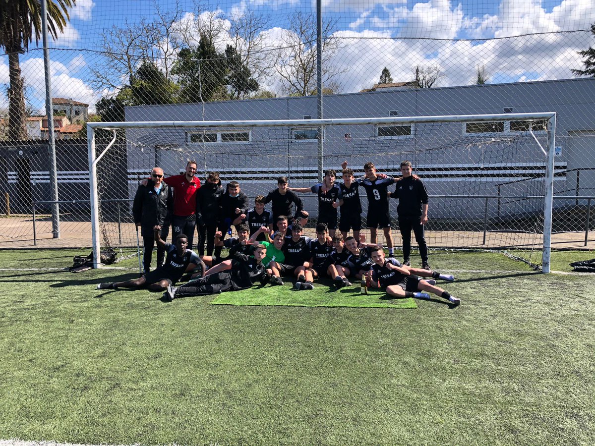CDLealtad's tweet photo. Hoy nuestro Cadete A ha puesto el broche final a una temporada fantástica logrando el ascenso a Segunda Cadete tras 4 años en Tercera.

¡Orgullosos de la cantera Leal! https://t.co/kJKpOYND4h