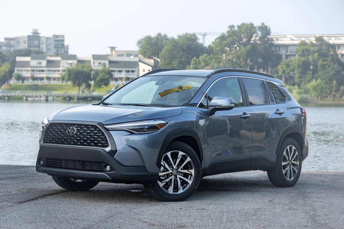 jhay75's tweet photo. #ToyotaCorollaCrossSuv is in the league of the #BmwX1 #MiniCooperCountryman and all them small SUV ,yet it doesnt look like the #Corolla more closer to the #Rav4 but not nearly as big ..very weird tiny economical segment .being a Toyota will be very reliable #TrashTalk https://t.co/M0pRuzIUfw