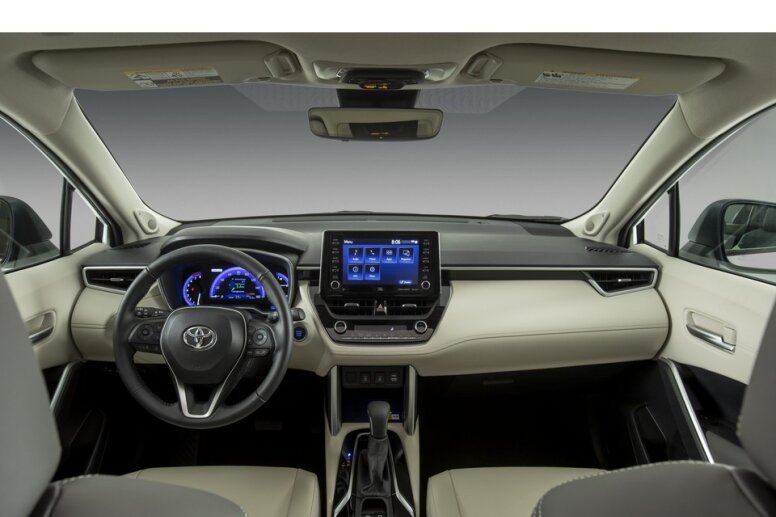 jhay75's tweet photo. #ToyotaCorollaCrossSuv is in the league of the #BmwX1 #MiniCooperCountryman and all them small SUV ,yet it doesnt look like the #Corolla more closer to the #Rav4 but not nearly as big ..very weird tiny economical segment .being a Toyota will be very reliable #TrashTalk https://t.co/M0pRuzIUfw