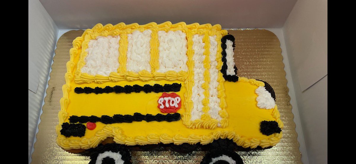 SmallCakesNDH's tweet photo. Cutest - and Yummiest - school bus π ever! #PullapartCake #Pullapart #Cupcakes #SpecialOrder #CustomCupcakes https://t.co/aOmxKB9d3l
