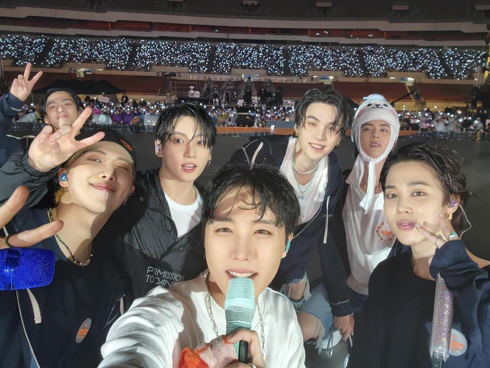 thushangi_'s tweet photo. ♡BTS♡ And I wanted you to know they are the reason why I smiled again.💜🫂 https://t.co/bwpyuA9m4L