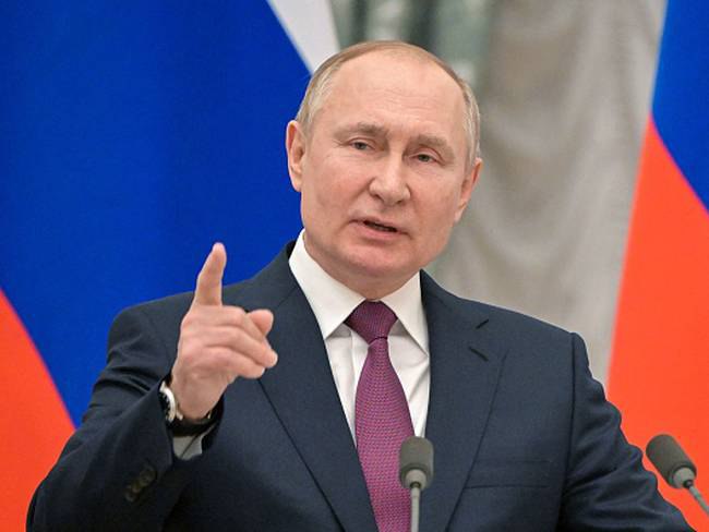 Mision_Verdad's tweet photo. 🇷🇺 Putin: "Algunos políticos [europeos], están dispuestos a descuidar los intereses de sus ciudadanos para complacer a su amo de ultramar. Una especie de populismo al revés: se anima a la gente a comer menos, a vestirse más abrigada para ahorrar calefacción" https://t.co/IRrnlr4ko6