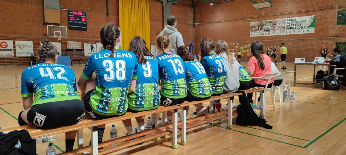 balonmanoikasa's tweet photo. 🟩 #1𝗝𝗨𝗩FEM
🏆𝗙𝗮𝘀𝗲 𝗙𝗶𝗻𝗮𝗹 𝗷𝘂𝘃𝗲𝗻𝗶𝗹 𝗳𝗲𝗺𝗲𝗻𝗶𝗻𝗮 @fedmadridbm 
🏟️Pab.Javier Castillejo (PARLA)

Final
2️⃣8️⃣ @bmalcobendas
2️⃣2️⃣ @balonmanoikasa

Derrota y ya pensando en la final de mañana! #valooor #SomosiKasers #esteiKasanuncaserinde https://t.co/JOWH3Q4Q8t