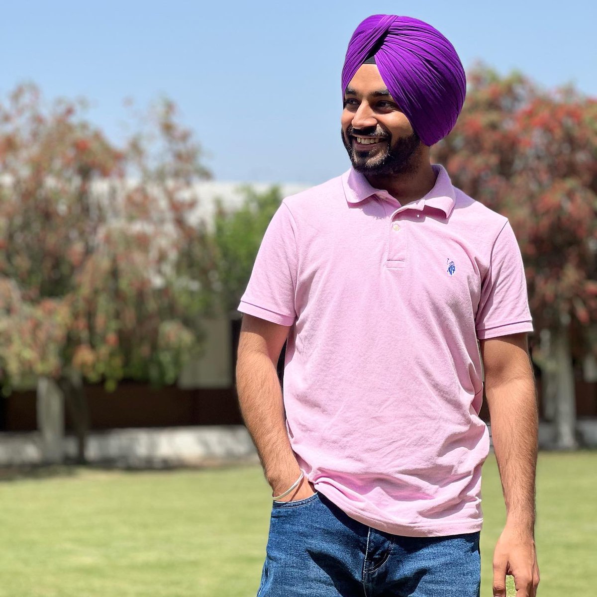 TejGurtej's tweet photo. Khaban De Leke Baste Charh Gye Aan Laari Ni
Tainu Na Rokea Mai Te Haak Vi Maari Ni
Tadfan De Bahjon Vi Mai Horan Muhre Haseya
Barfan Da Shehar Ni Oh Jithe Jake Vasseya ☃️
#tejgurtej https://t.co/tdlFL6696L