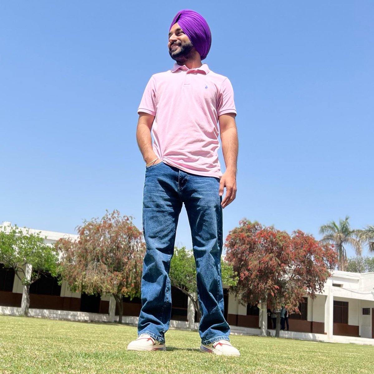 TejGurtej's tweet photo. Khaban De Leke Baste Charh Gye Aan Laari Ni
Tainu Na Rokea Mai Te Haak Vi Maari Ni
Tadfan De Bahjon Vi Mai Horan Muhre Haseya
Barfan Da Shehar Ni Oh Jithe Jake Vasseya ☃️
#tejgurtej https://t.co/tdlFL6696L