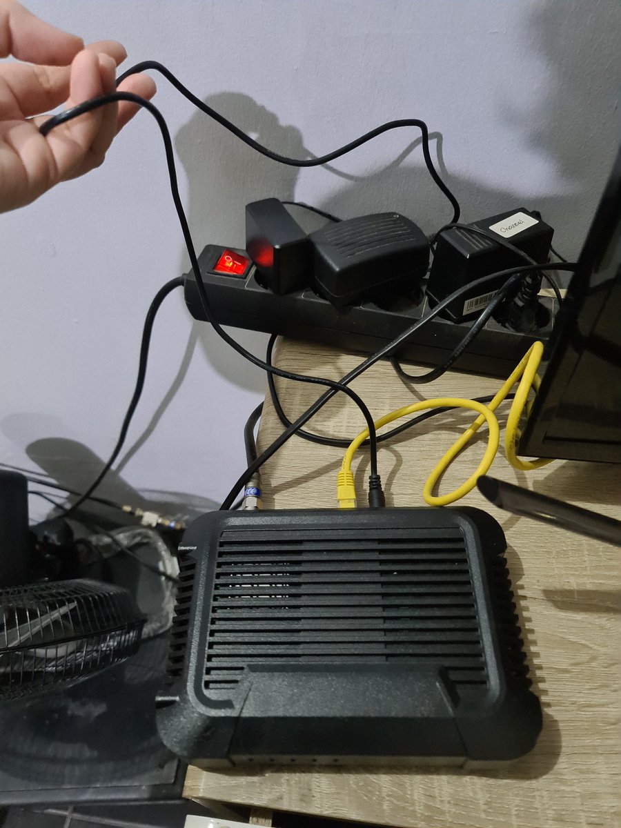iamings's tweet photo. @FirstMediaCares mati niiii decodernya.. powernya gak nyala.. https://t.co/lzX2S4NEzT