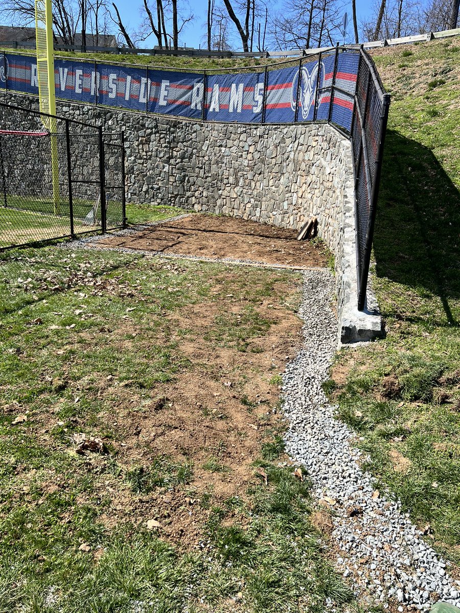 RiversideRamsSB's tweet photo. A huge thank you to the families that came out this morning to do the heavy lifting today on fixing up our bullpen!
#RAMily ๐๐ฅ๐โค๏ธ https://t.co/r3k6EDygVZ