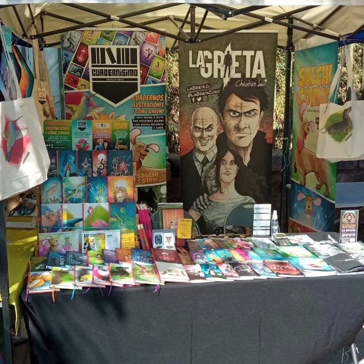 Cuadernisimo's tweet photo. Ya estamos instalados en @WomadChile 🔥🎵⚡ Encuéntranos en el súper stand de #cuadernisimo (Feria del Mundo) hasta las 12 de la noche, frente al cementerio general 💀
#SalchiComic #LaGrietaComic #ApoyaPYME #womad https://t.co/Cld3tu0H9z