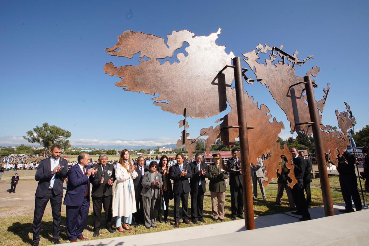 🇦🇷 Gloria eterna a nuestros héroes 🇦🇷

A 40 años de la Gesta de Malvinas, en un emotivo acto con la presencia del gobernador <a href="/GustavoSaenzOK/">Gustavo Sáenz</a> y la intendenta <a href="/RomeroBettina/">Bettina Romero</a> recordamos y rendimos honor a aquellos que defendieron nuestra bandera.