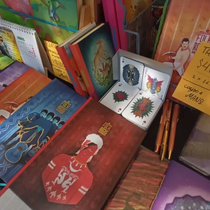Cuadernisimo's tweet photo. Ya estamos instalados en @WomadChile 🔥🎵⚡ Encuéntranos en el súper stand de #cuadernisimo (Feria del Mundo) hasta las 12 de la noche, frente al cementerio general 💀
#SalchiComic #LaGrietaComic #ApoyaPYME #womad https://t.co/Cld3tu0H9z