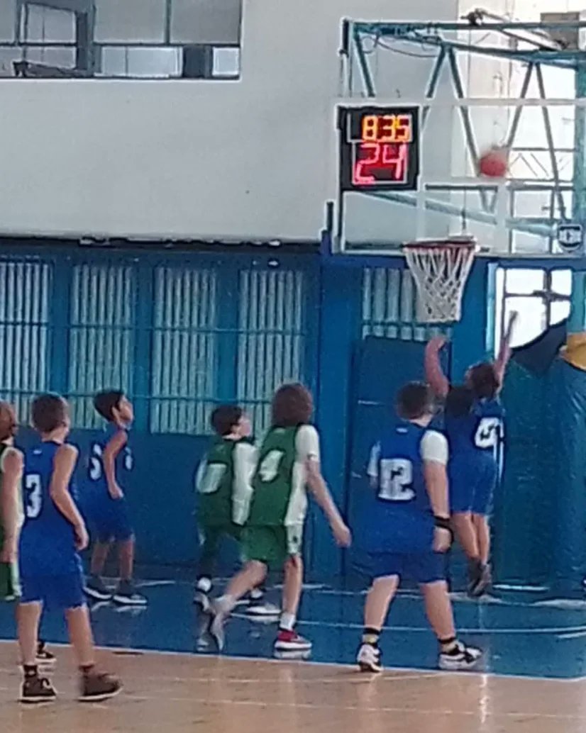BasquetEdison's tweet photo. Feriado que no es feriado porque se juega!! 🙌

Vamos EDI!! 💪🏀 https://t.co/8nWd5Y19ce