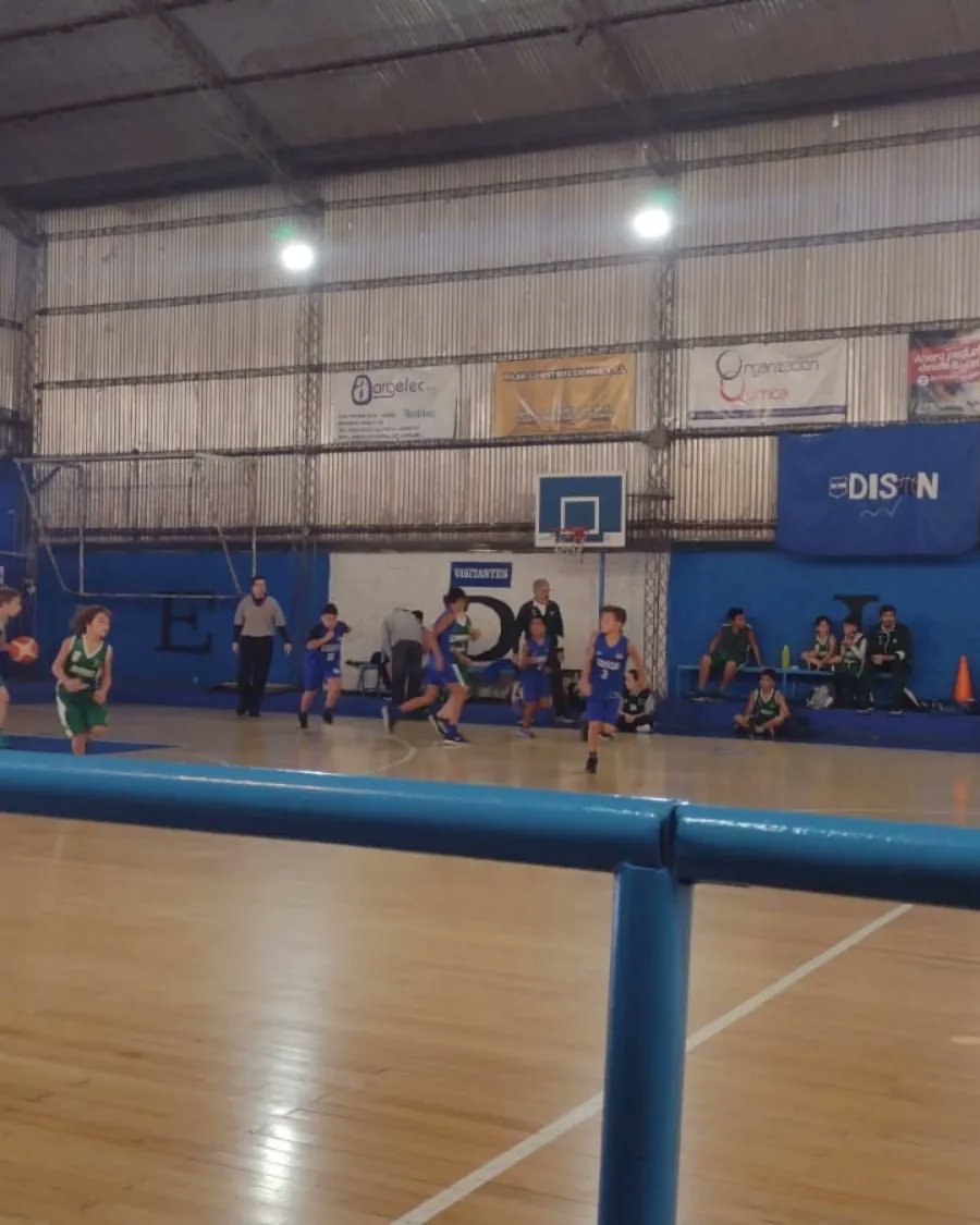 BasquetEdison's tweet photo. Feriado que no es feriado porque se juega!! 🙌

Vamos EDI!! 💪🏀 https://t.co/8nWd5Y19ce