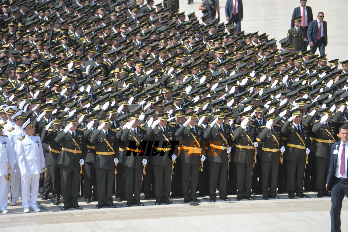 Gece yıldızlara bakıp sayamazsın ya.
İşte öyle bir kare.
