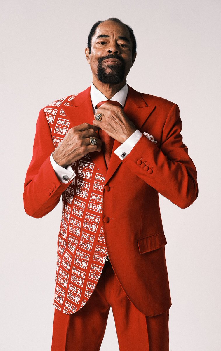 TommyBeer's tweet photo. FYI: Cylde is gonna wear a different custom suit for each of the Knicks' final three home games, each inspired by one of three beloved NYC restaurants (Peppa’s Jerk Chicken, and Rubirosa Ristorante)

🐐🐐 https://t.co/kn5ZpRZIn6