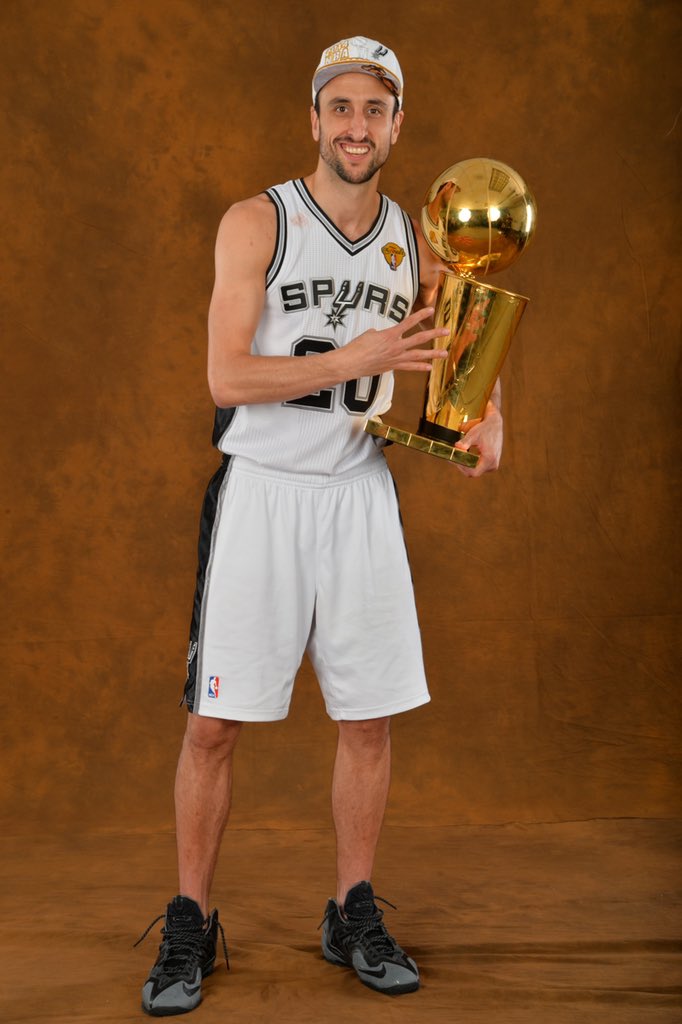 Hoophall's tweet image. Congratulations to 4x @NBA Champion, 2x @NBAAllStar and Olympic Gold Medalist #22HoopClass honoree @manuginobili.