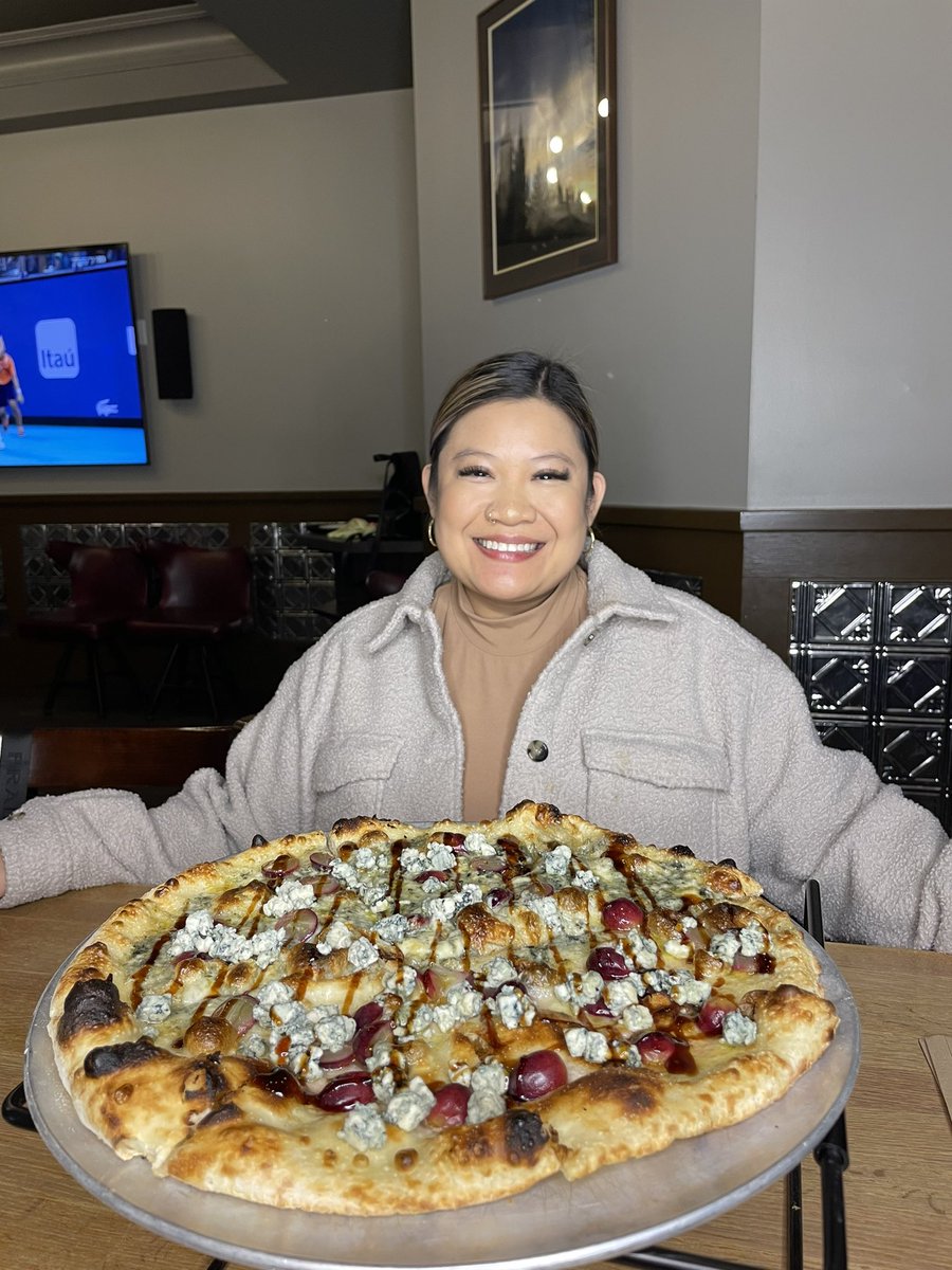 peakspizzaco. tweet media