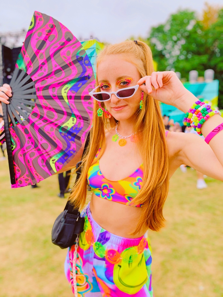 OfficialGloFX's tweet photo. @lauren_hutzel we're your BIGGEST fan!
.
.
.
.
#raveinyourroom #glofx #festivalfan #fanโ โ
#flow #trippy #funky #flowcommunity #flowartist #flowart #edmcommunity #festieseason #virtualfestivals #ravefam #ravebabe #edmfestivals #festivallove #edmlife
.
https://t.co/Kd8EsIbVXt https://t.co/Gr9iHFRU0h