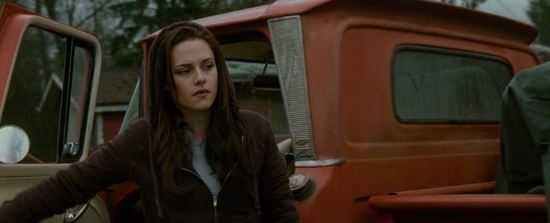 krieligion's tweet photo. Unpopular Opinion: Kristen Stewart was actually perfect as Bella Swan. You're just unfamiliar with the source material and like to follow trends 🥱 https://t.co/KJortGDJUQ