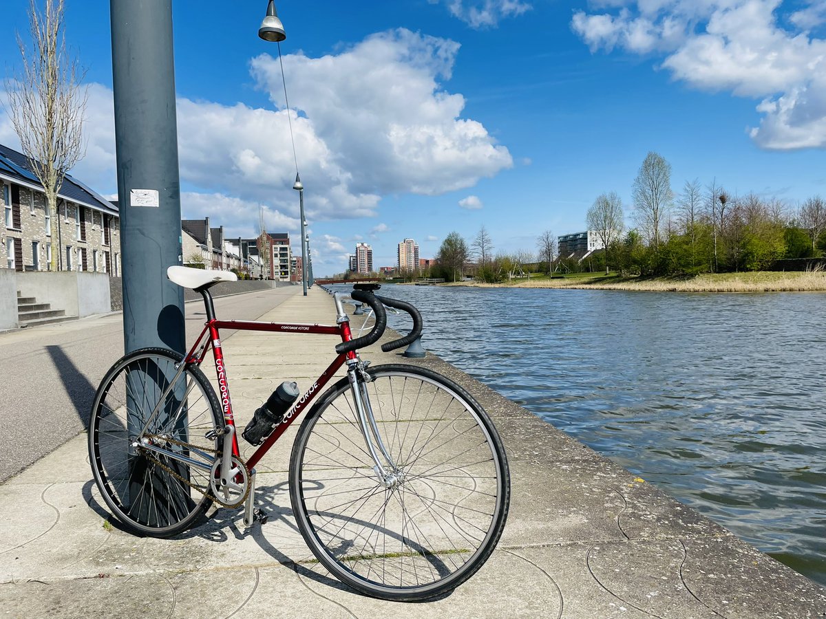 De helft van de tijd te zwaar, de andere helft te licht. Dan heb je het juiste verzet erop zitten. #singlespeed