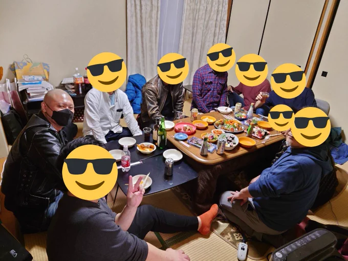 花見という名の懇親会
ダイの73話のプチ打ち上げみたいになったが、72話の市川さんも古い付き合いなんで捕まえた
誰が顔出しNGかわからんので梶田くん以外皆隠した!!そして、皆で似顔絵かいた そして 終電逃したのが始発組でいる、笑 