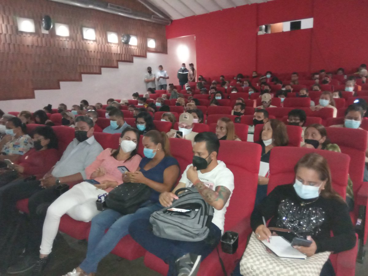 fundaproaltach1's tweet photo. Desde el municipio San Cristóbal en la Cinemateca ,se llevó acabo la asamblea del Sector Misiones para debatir propuestas que serán llevas por  los delagados del VCongreso del PSUV y IV de la JPSUV.
@FreddyBernal 
@PedroMelendez86 
@FundaproalO 
@JesusSZambranoV 
@BermudezJoseA https://t.co/MEX6o5JNYc